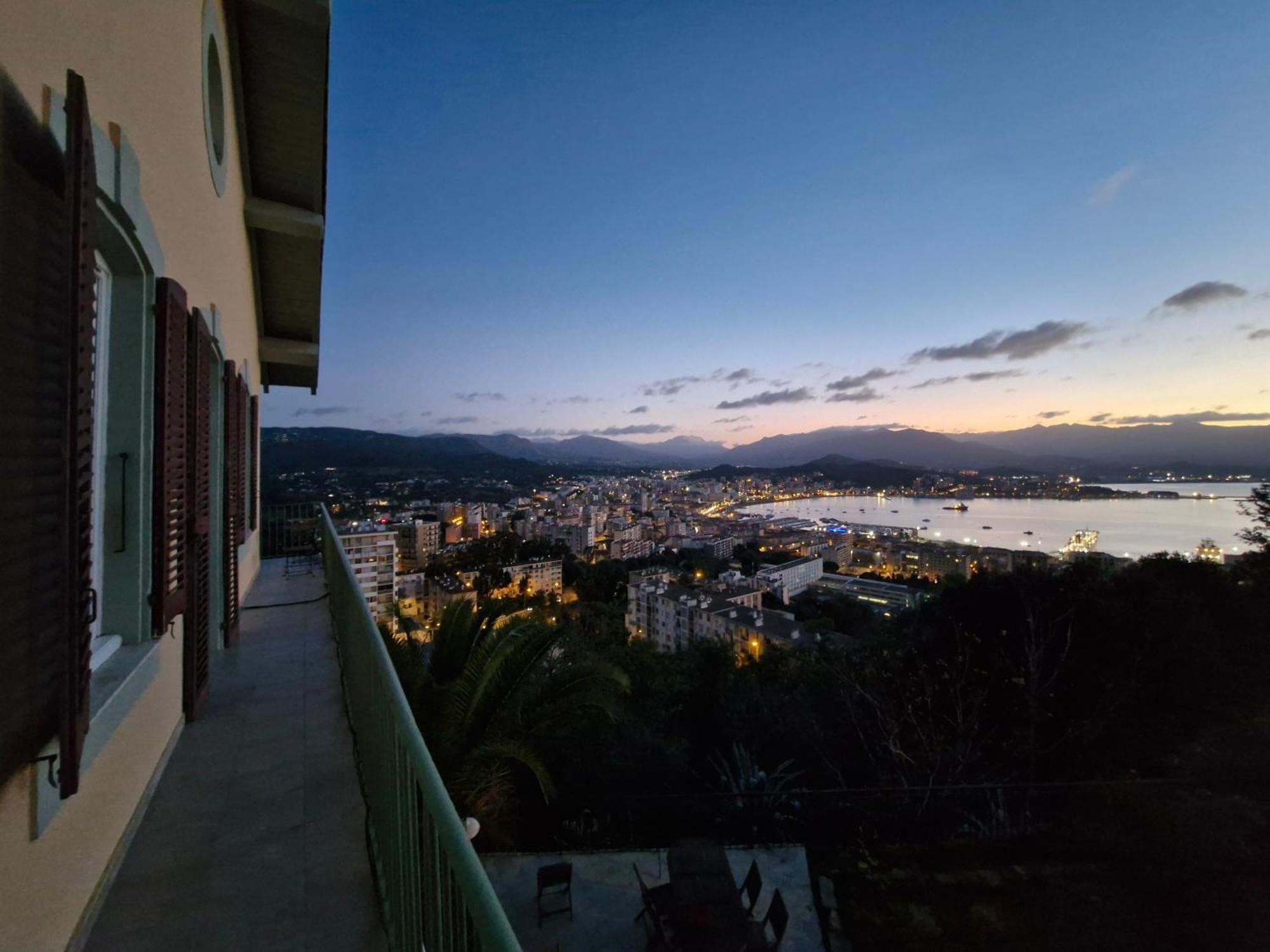 Villa Belvedere D'ajaccio, Entiere Vue Pour 2 à 10 Voyageurs *