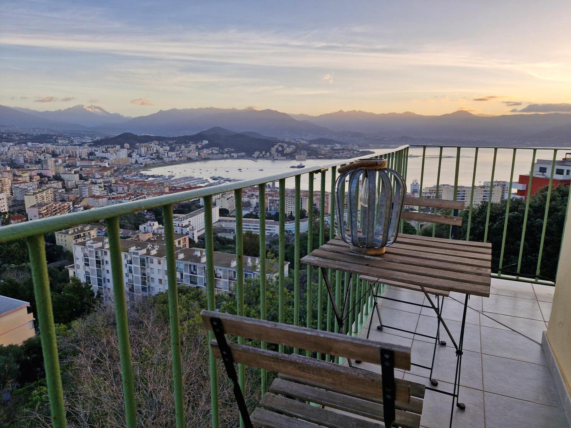 Belvedere D'ajaccio, Entiere Vue Pour 2 A 10 Voyageurs *