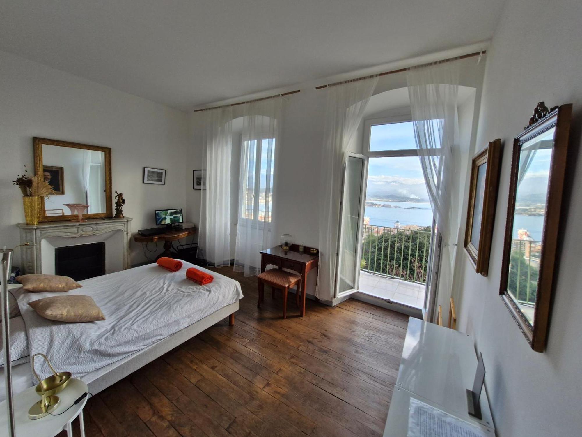 Villa Belvedere D'ajaccio, Entiere Vue Pour 2 à 10 Voyageurs Ajaccio (Corsica)